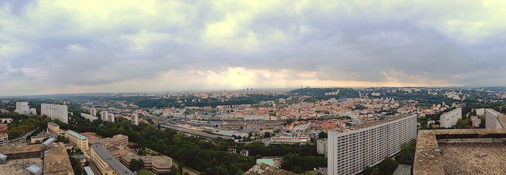 Vue panoramique de Lyon depuis le sommet de la tour de la Duchère. © VR