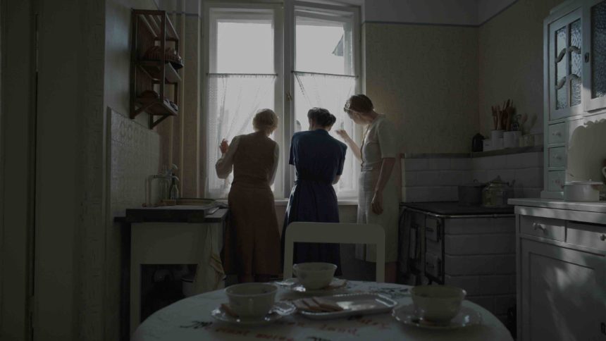 Derrière le rideau… ©Bac Film