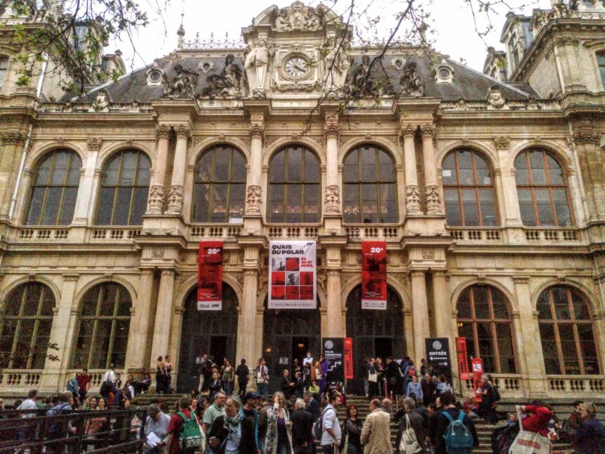 Aux marches du Palais, y a une tant belle file © Vincent Raymond