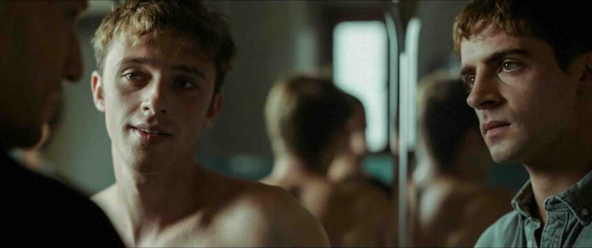 Sur la gauche, le fils glissant vers l'extrême droite / Photo : © 2024 Felicita - Curiosa Films - France 3 Cinema