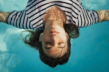"Avant de toucher le fond/Je descends à reculons” (Serge Gainsbourg)/ Photo ©Shanna Besson
