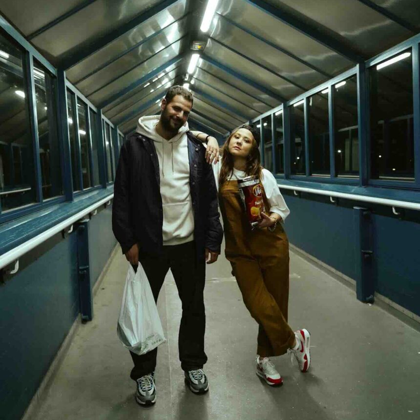 Être en couple, c'est pouvoir se reposer l'un sur l'autre / Photo : © Iconoclast