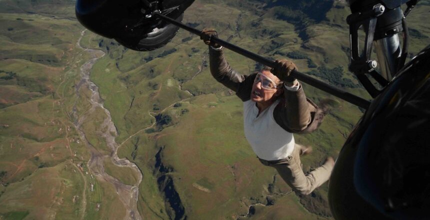 Prendre l'avion ? Le train-train d'atterrissage quotidien pour Ethan/Tom / Photo : © Paramount - Skydance