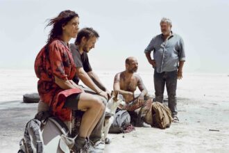 Trois ravers assis vont moins loin qu'un père debout / Photo : © Pyramide distribution
