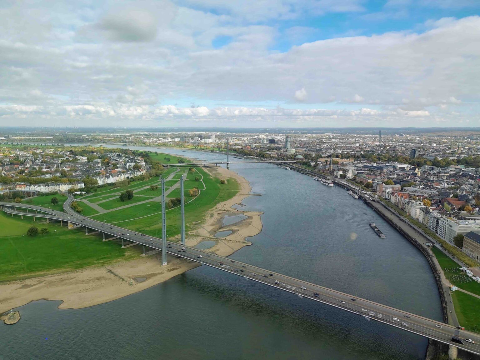 Anatomie de Düsseldorf : le coude du Rhin / Photo : © Vincent Raymond