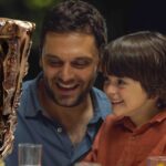 Illustration : Montage Stimento / Photo © L'ATTACHEMENT © 2024 - Karé Productions - France 2 Cinéma - Umedia / + Photo © Vincent Raymond