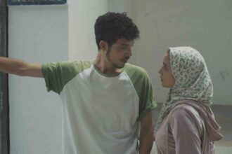 Mehdi espère avoir le bras long. Mais c'est un peu court… / Photo : © Pyramide distribution