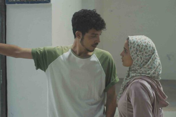 Mehdi espère avoir le bras long. Mais c'est un peu court… / Photo : © Pyramide distribution