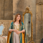 Le décor peut resservir pour Œdipe à Colone… / Photo : © © 2026 LES FILMS DU KIOSQUE – STUDIOCANAL - ANNE-FRANÇOISE BRILLOT