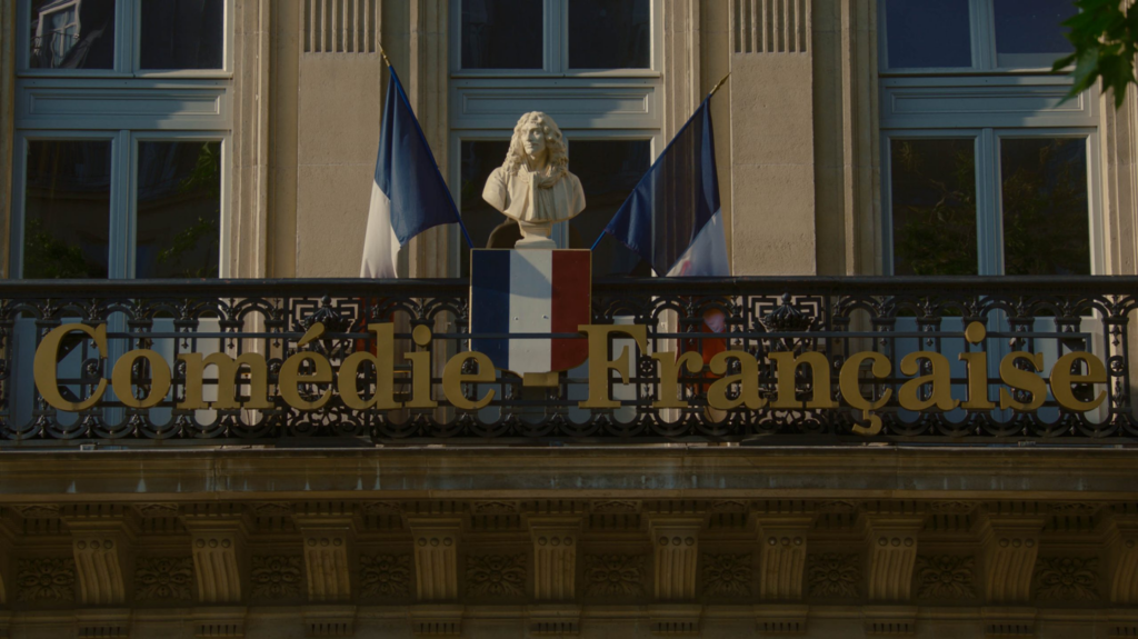 Le Patron au balcon / Photo : ©ATELIER DE PRODUCTION - COMEDIE-FRANCAISE - FRANCE 2 CINÉMA